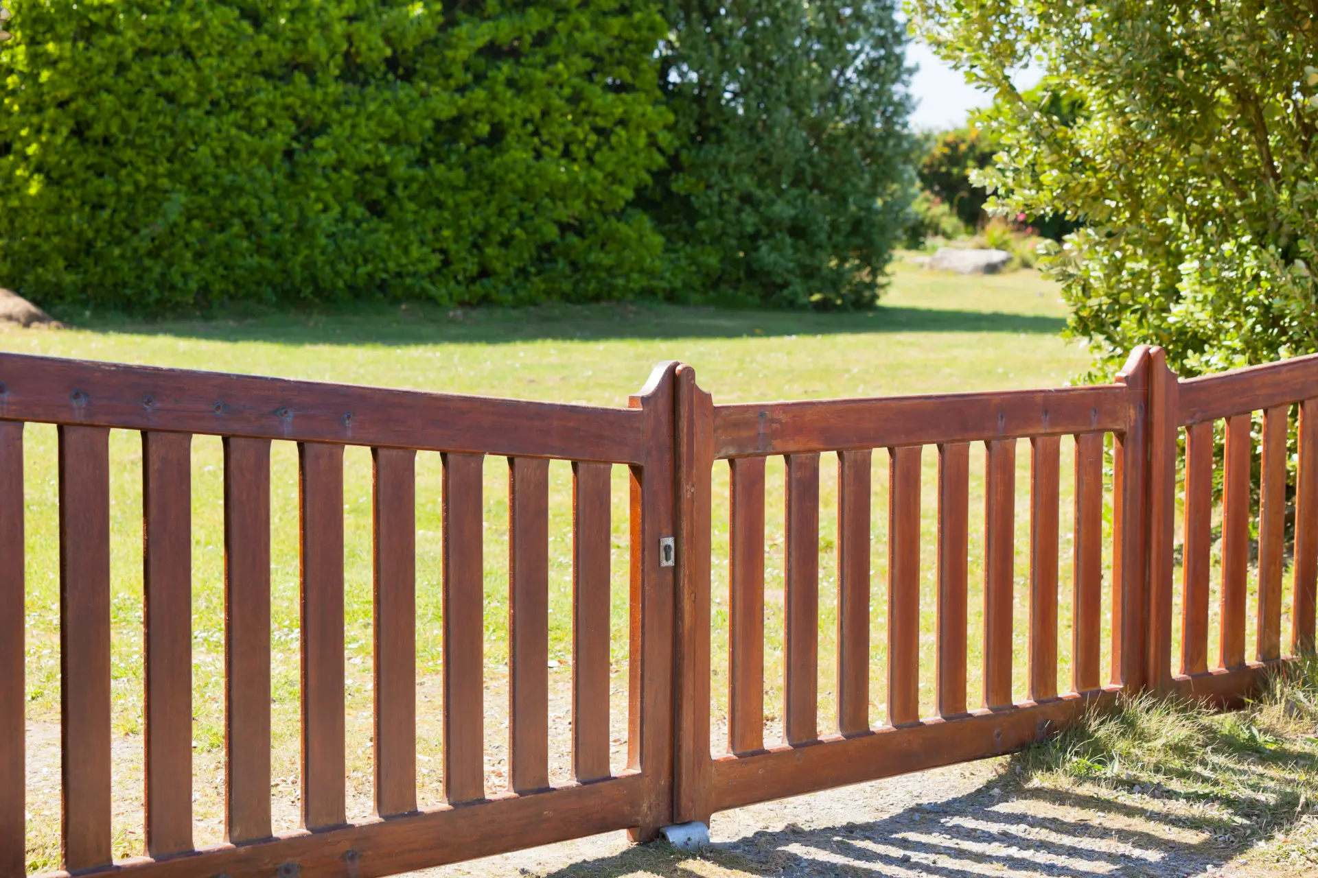 Fencing Services in Oxfordshire: Security, Style, and Practical Layouts
